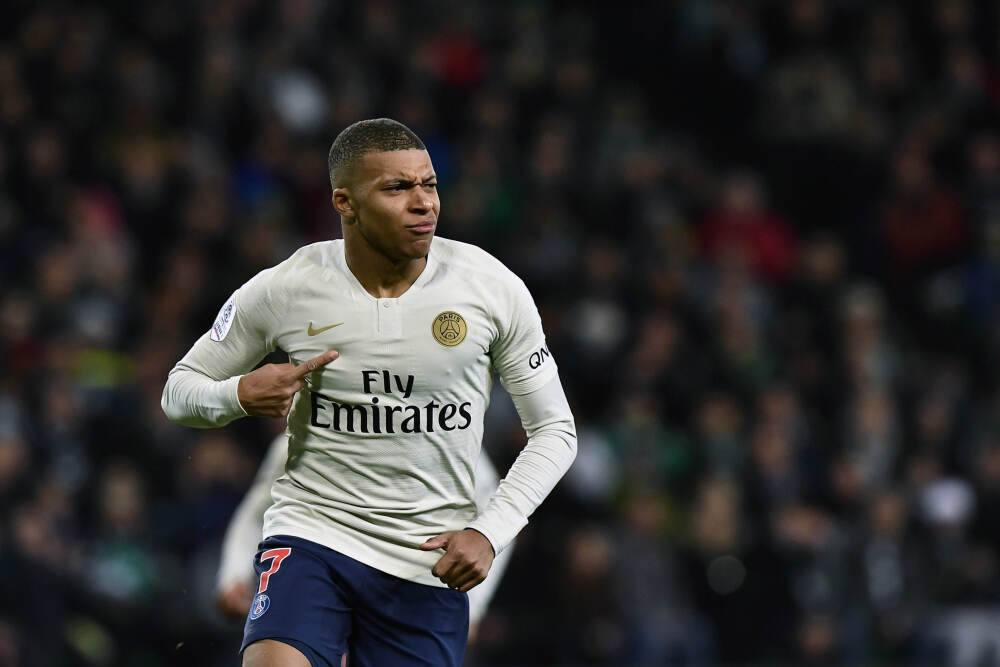 哪里走！追梦接巴特勒传球果断撅腚三分 文班遮天蔽日血帽拒绝